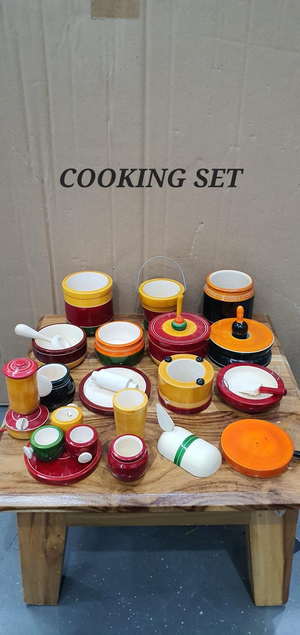 WOODEN COOKING SET